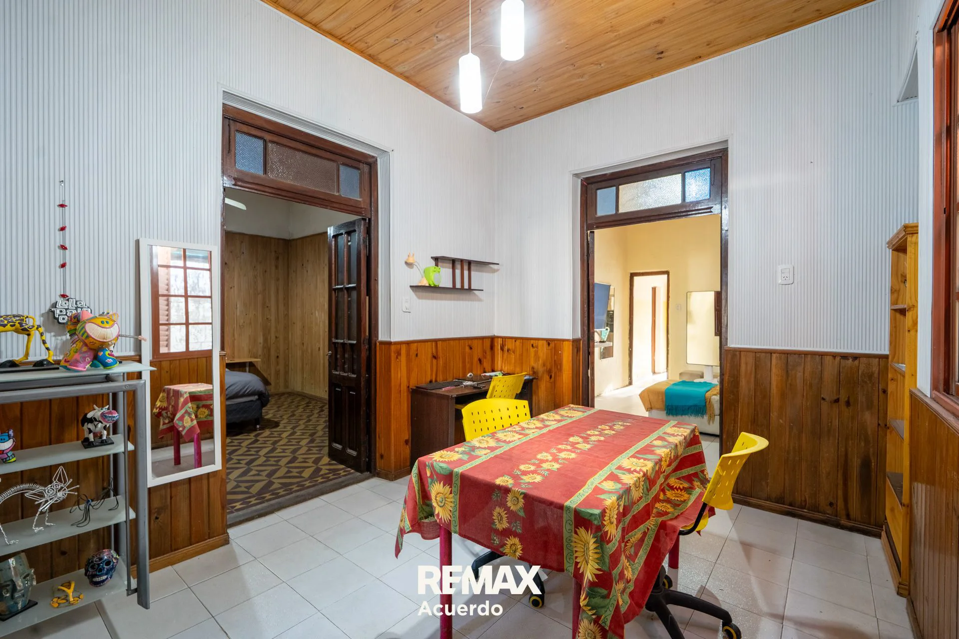 VENTA CASA CON GRAN TERRENO Y PARUE 2 DORMI+LOCAL foto 4