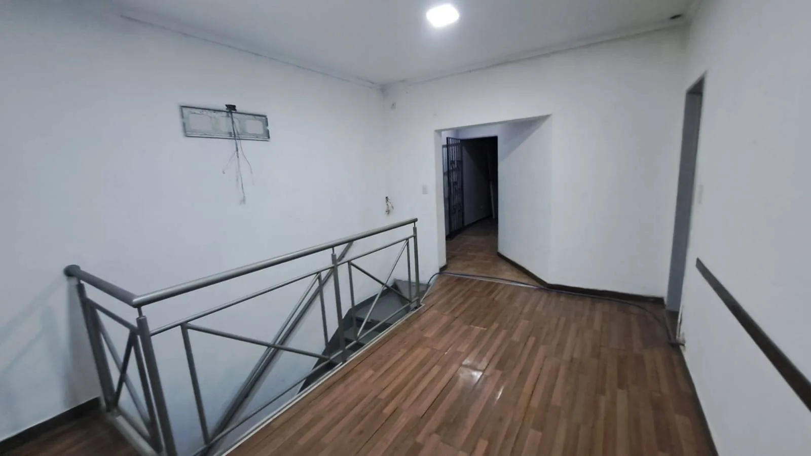 DEPARTAMENTO TIPO CASA DE 5 AMBIENTES BALCON Y TERRAZA PROPIA, PLENO CENTRO COMERCIAL PISO ÚNICO, Riestra 5700 - Villa Lugano