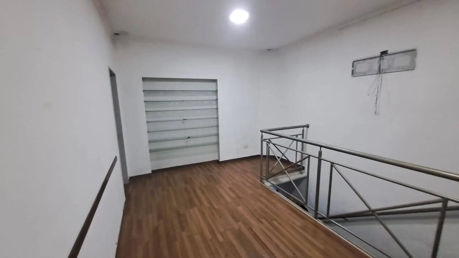 DEPARTAMENTO TIPO CASA DE 5 AMBIENTES BALCON Y TERRAZA PROPIA, PLENO CENTRO COMERCIAL PISO ÚNICO, Riestra 5700 - Villa Lugano foto 2
