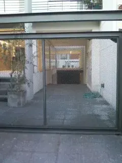 CASTELAR CENTRO: Depto. PB calle con cochera. foto 2
