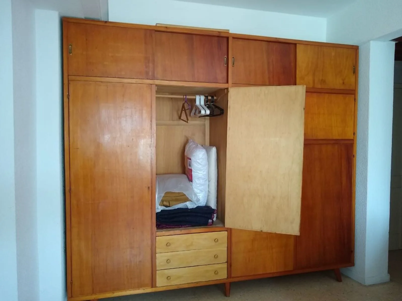 1-Bedroom Apartment with French Balcony in Miramar, Premier Building – photo 9 of 17
