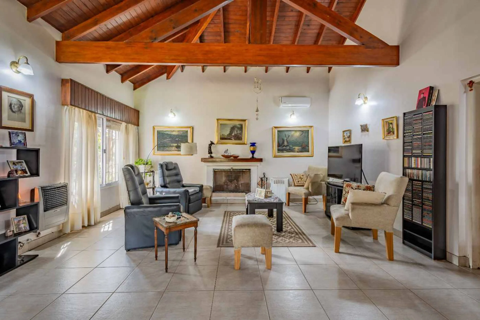 Venta Casa 3 amb + Quincho y pileta en EL CAZADOR foto 2