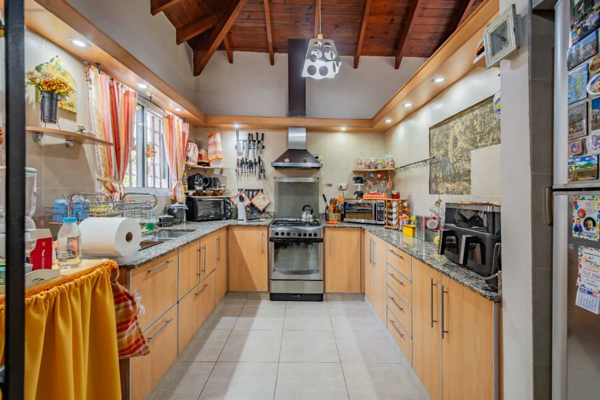 Venta Casa 3 amb + Quincho y pileta en EL CAZADOR foto 5