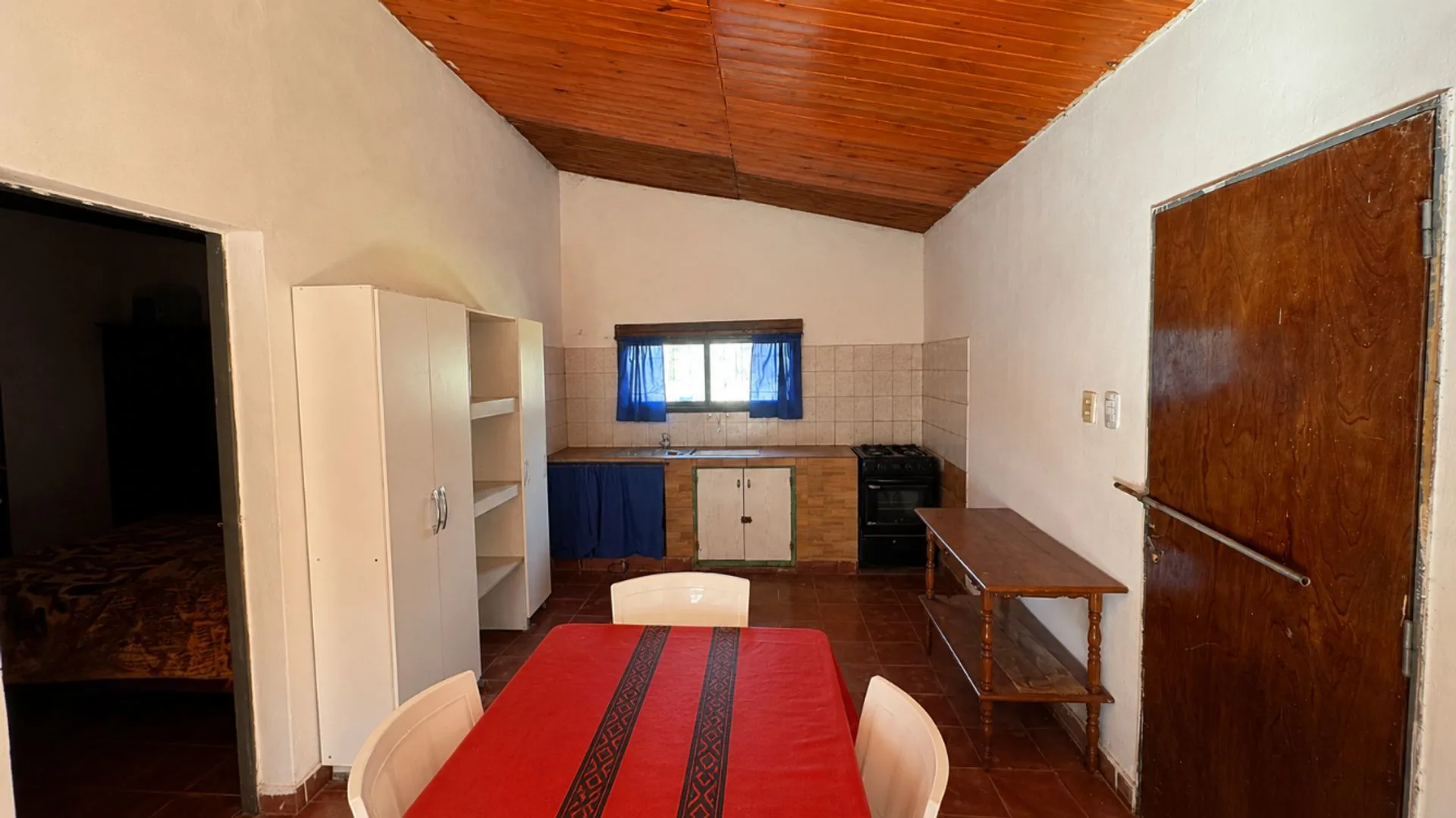 SE VENDE CASA MAS DEPTO EN LA PUERTA foto 2