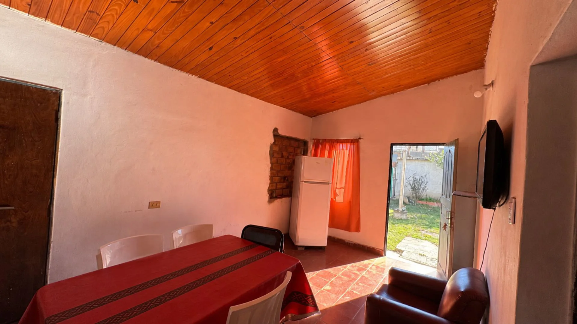 SE VENDE CASA MAS DEPTO EN LA PUERTA foto 5