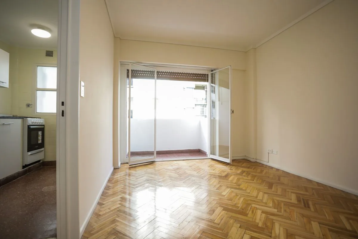 VENTA DEPARTAMENTO 2 AMBIENTES RECOLETA 2 BALCONES foto 2