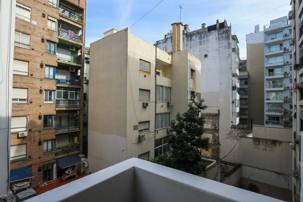 VENTA DEPARTAMENTO 2 AMBIENTES RECOLETA 2 BALCONES foto 3