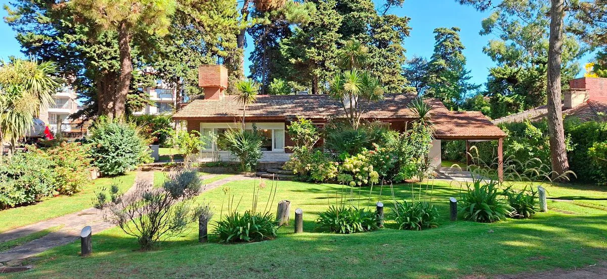 Casa a la venta en Pinamar zona iglesia foto 2