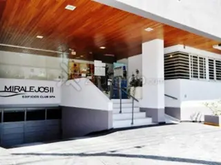 DEPARTAMENTOS EN PLENO CENTRO DE CARLOS PAZ. CON PISCINA - QUINCHO - COCHERA - TERRAZA - COCHERA. EQUIPAMIENTO FULL foto 3