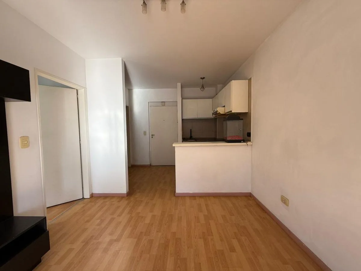 VENTA DEPTO 2 AMB MUNRO CENTRO PILETA foto 3