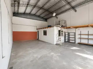 Venta Galpon casa con garaje  loft en Casanova foto 5