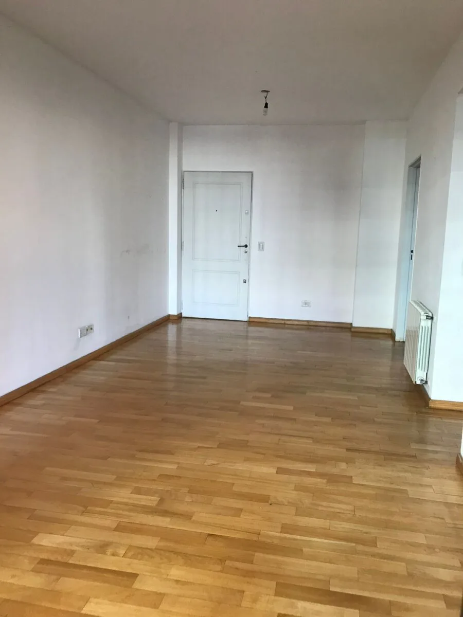 Venta precioso departamento de tres ambientes con cochera, situado sobre la calle Valle foto 3