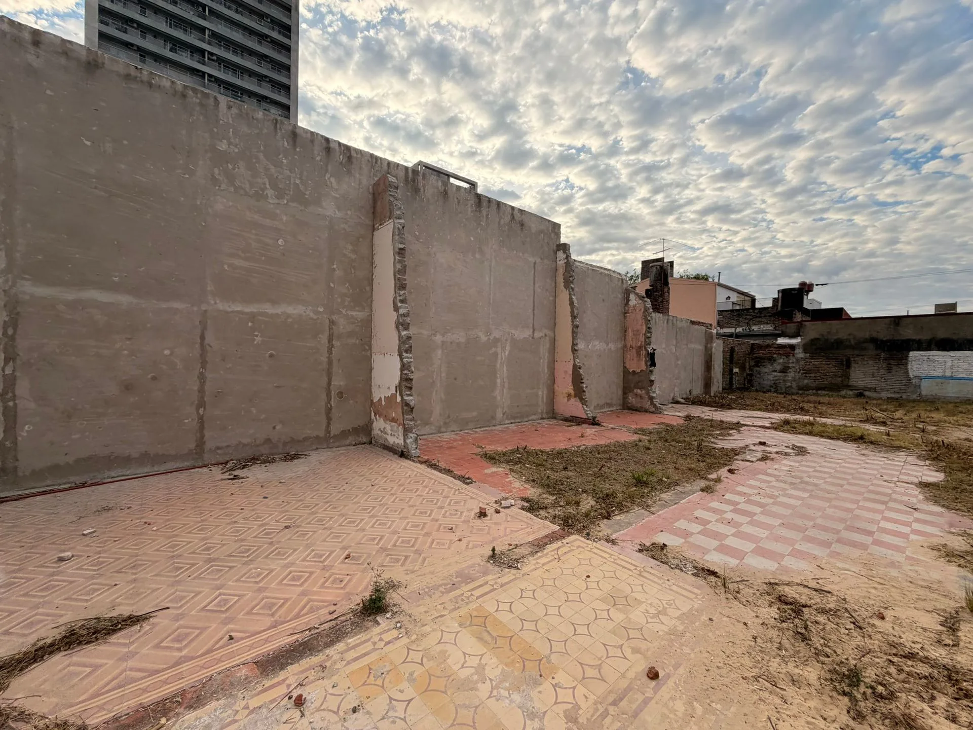 TERRENO 10X30 - SGTO CABRAL - GRAN POTENCIAL foto 4