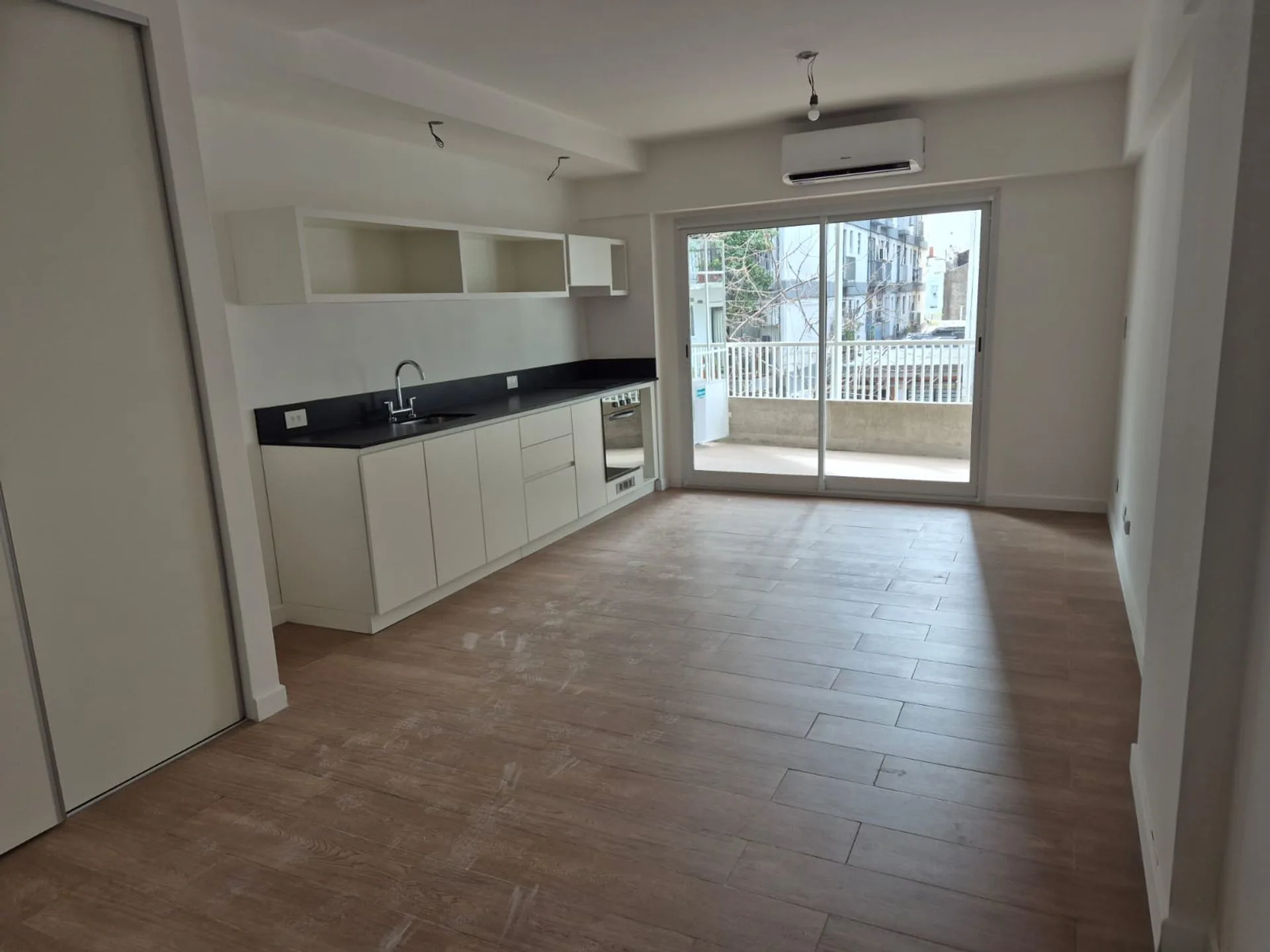 VENTA MONOAMBIENTE RECOLETA ,BALCON TERRAZA FRENTE foto 2