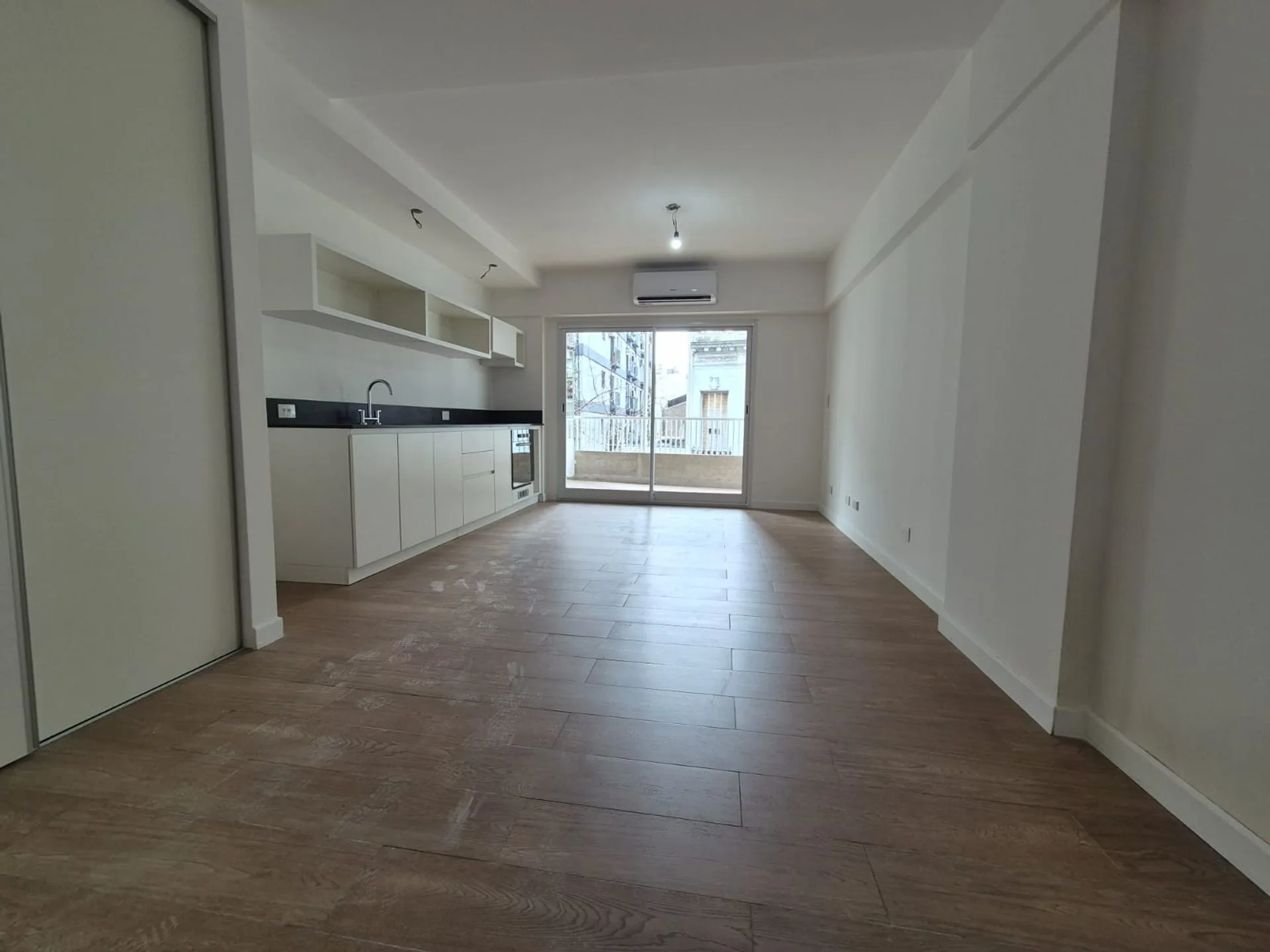 VENTA MONOAMBIENTE RECOLETA ,BALCON TERRAZA FRENTE foto 3