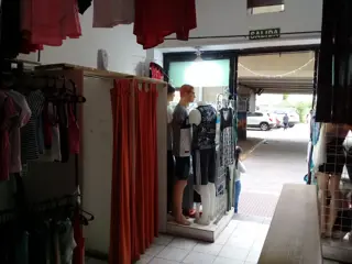 EXCELENTE LOCAL EN ZONA COMERCIAL. foto 2