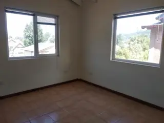 Se Vende Cómodo Departamento de Dos Dormitorios en Villa P.  La Cascada foto 4