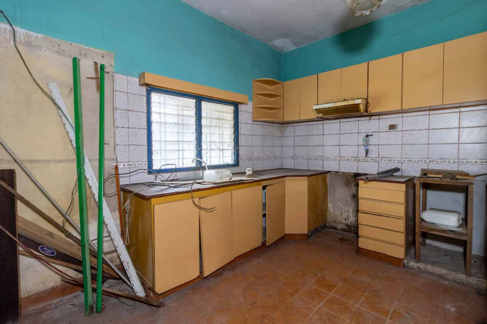 VENTA CASA 3 AMB- CASTELAR SUR C/ COCHERA foto 4