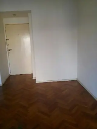 MUY BUEN DEPARTAMENTO CON BALCON AL FRENTE LA FRONDA 1600 FLORES. foto 2