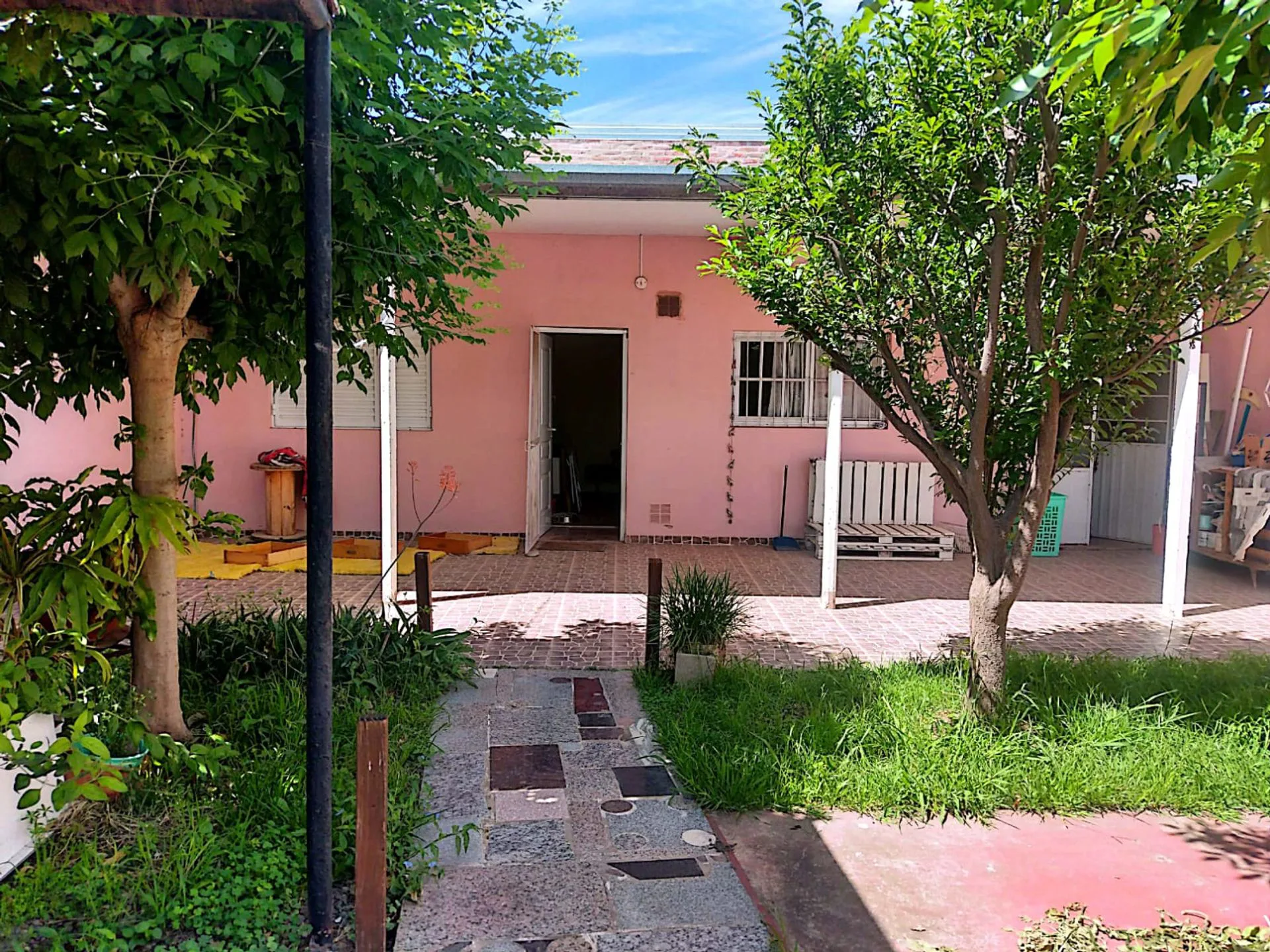 Casa con Local Comercial al Frente foto 2