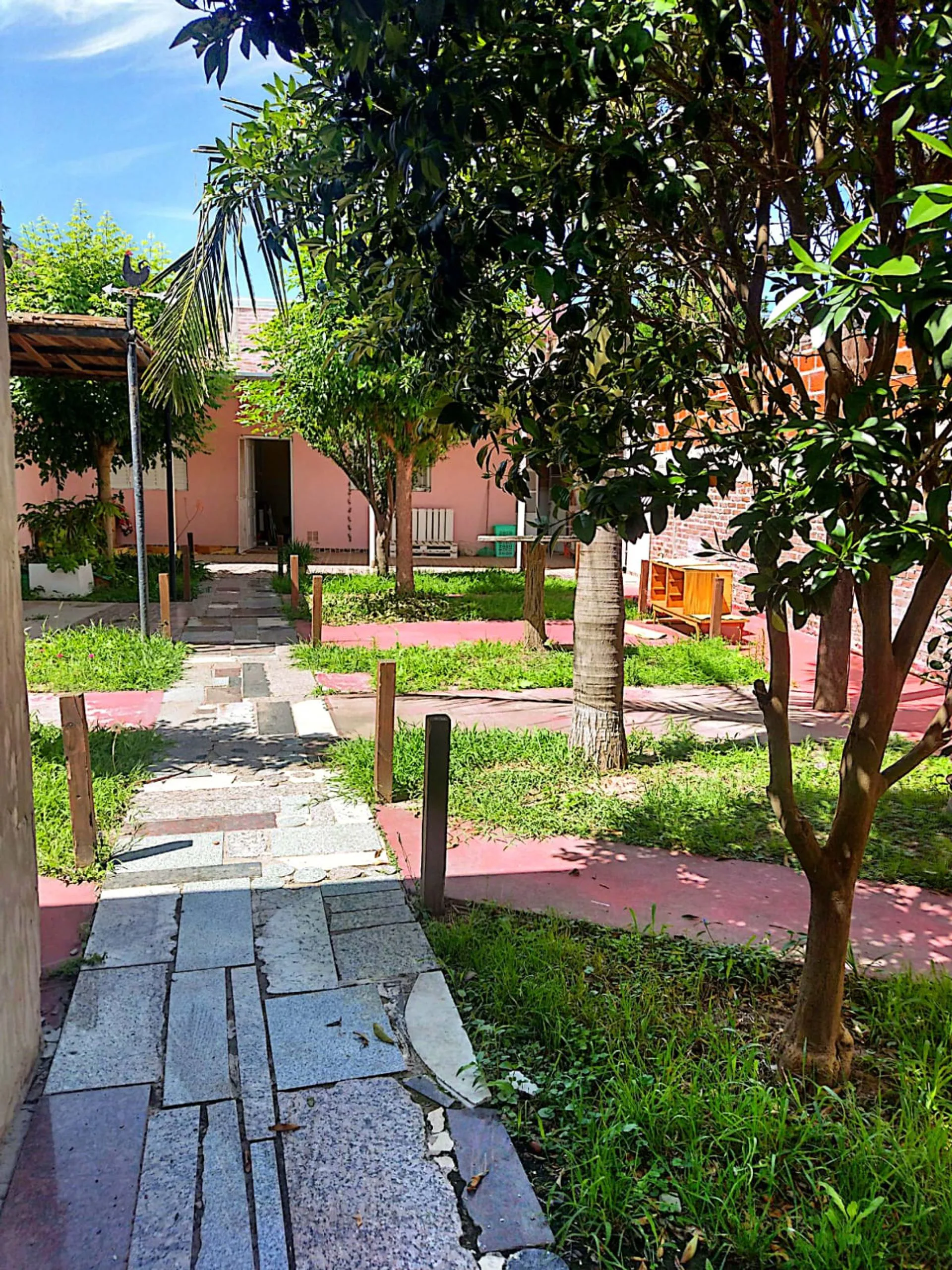Casa con Local Comercial al Frente foto 3