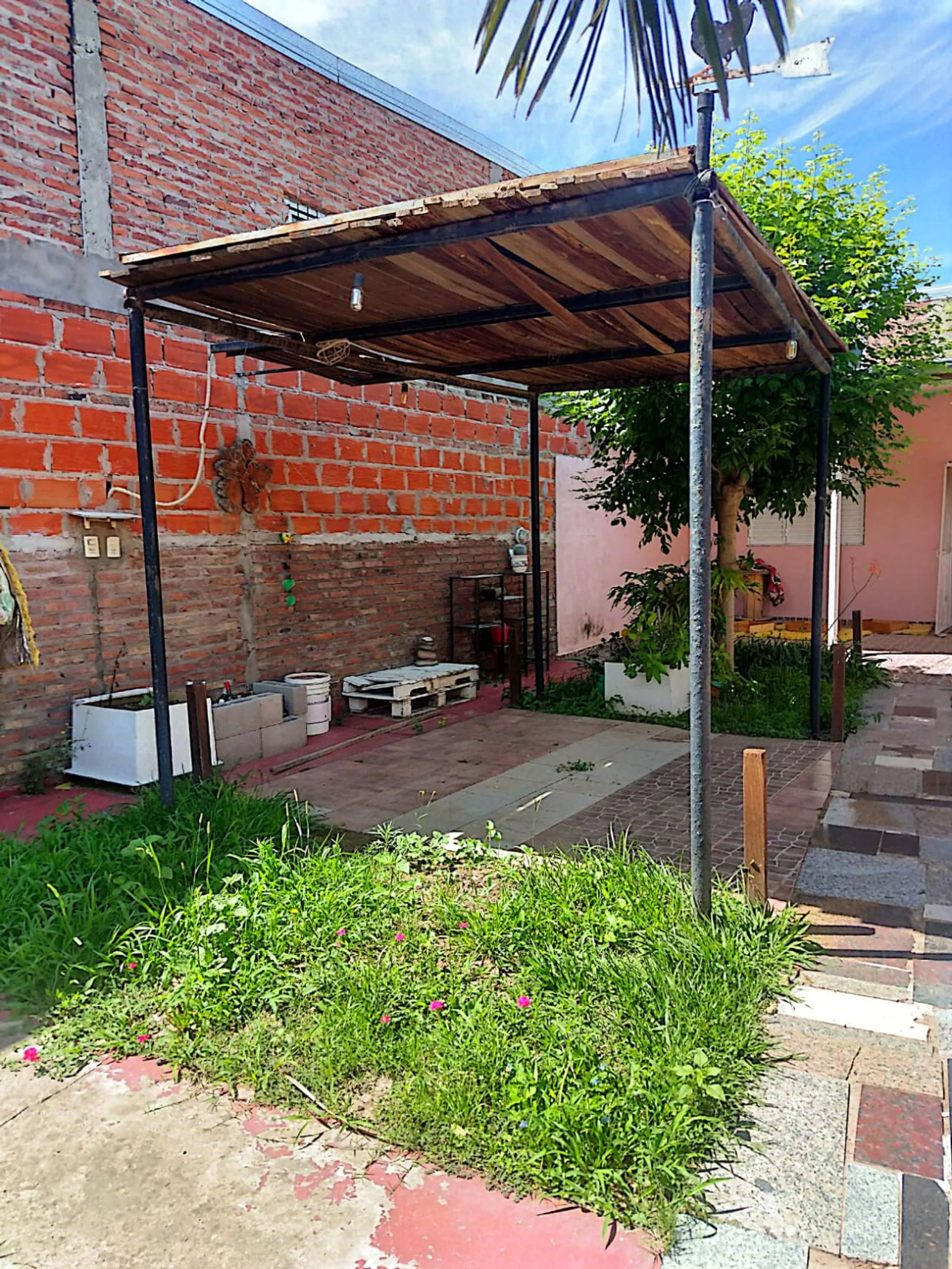 Casa con Local Comercial al Frente foto 4