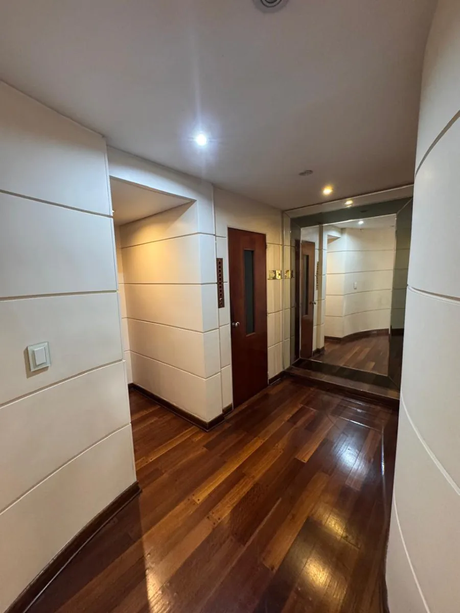 Excelente Piso de 4 amb c/espacio guarda coche y baulera (Apto Credito ) foto 3