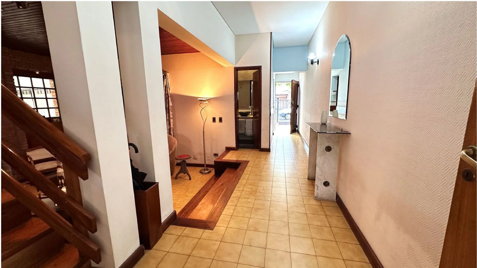 Casa de categoría con pileta y quincho - San Luis foto 4