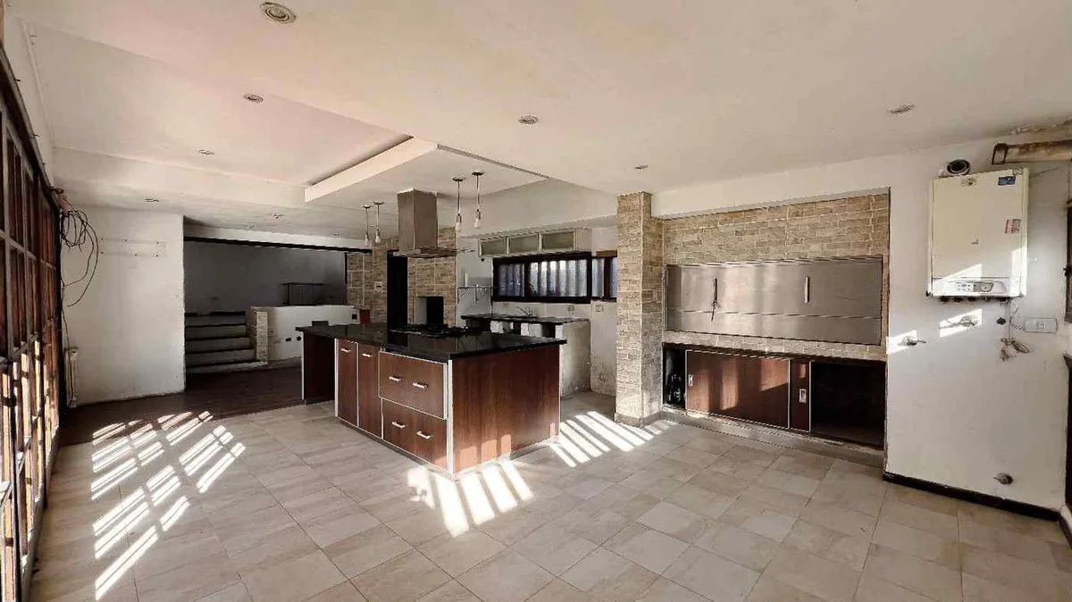 VENTA CHALET CON PILETA TERRENO 2000 MT foto 3