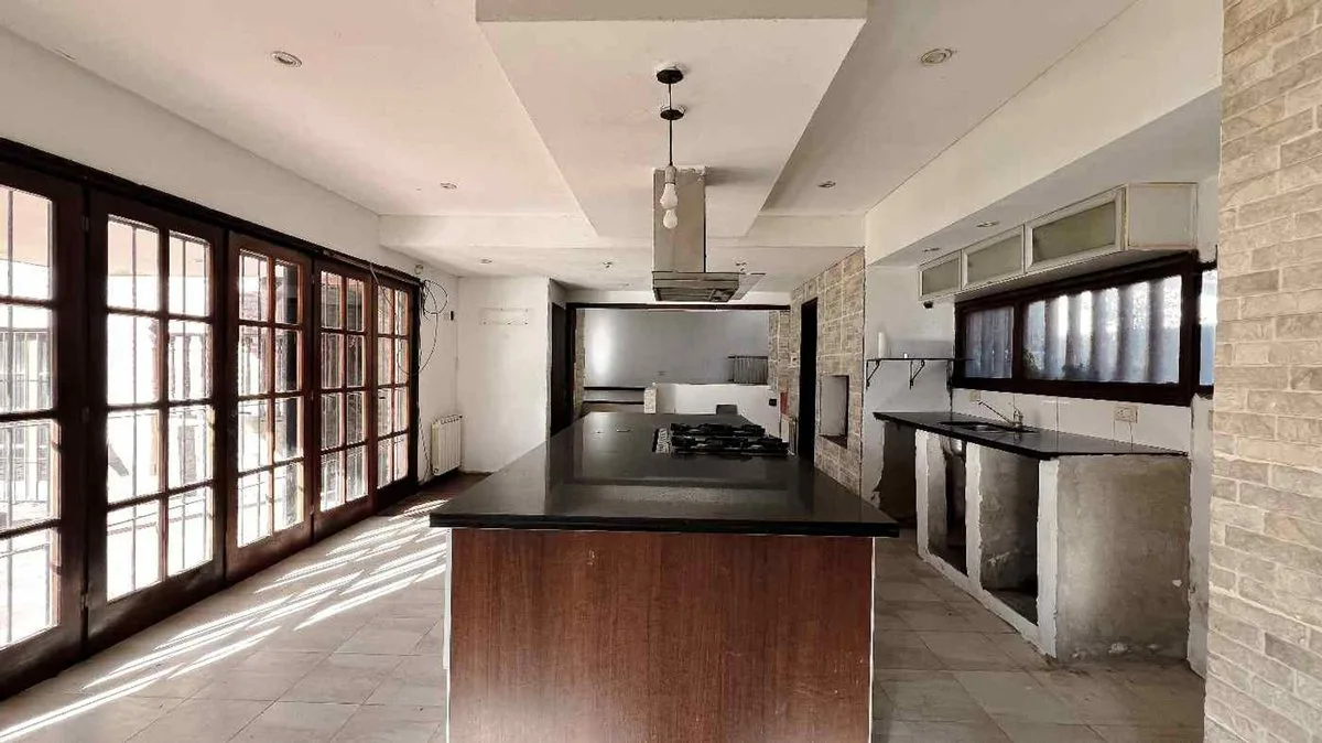 VENTA CHALET CON PILETA TERRENO 2000 MT foto 4