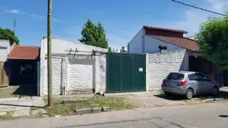 Lote de 10x21 en venta en Villa Luzuriaga foto 5