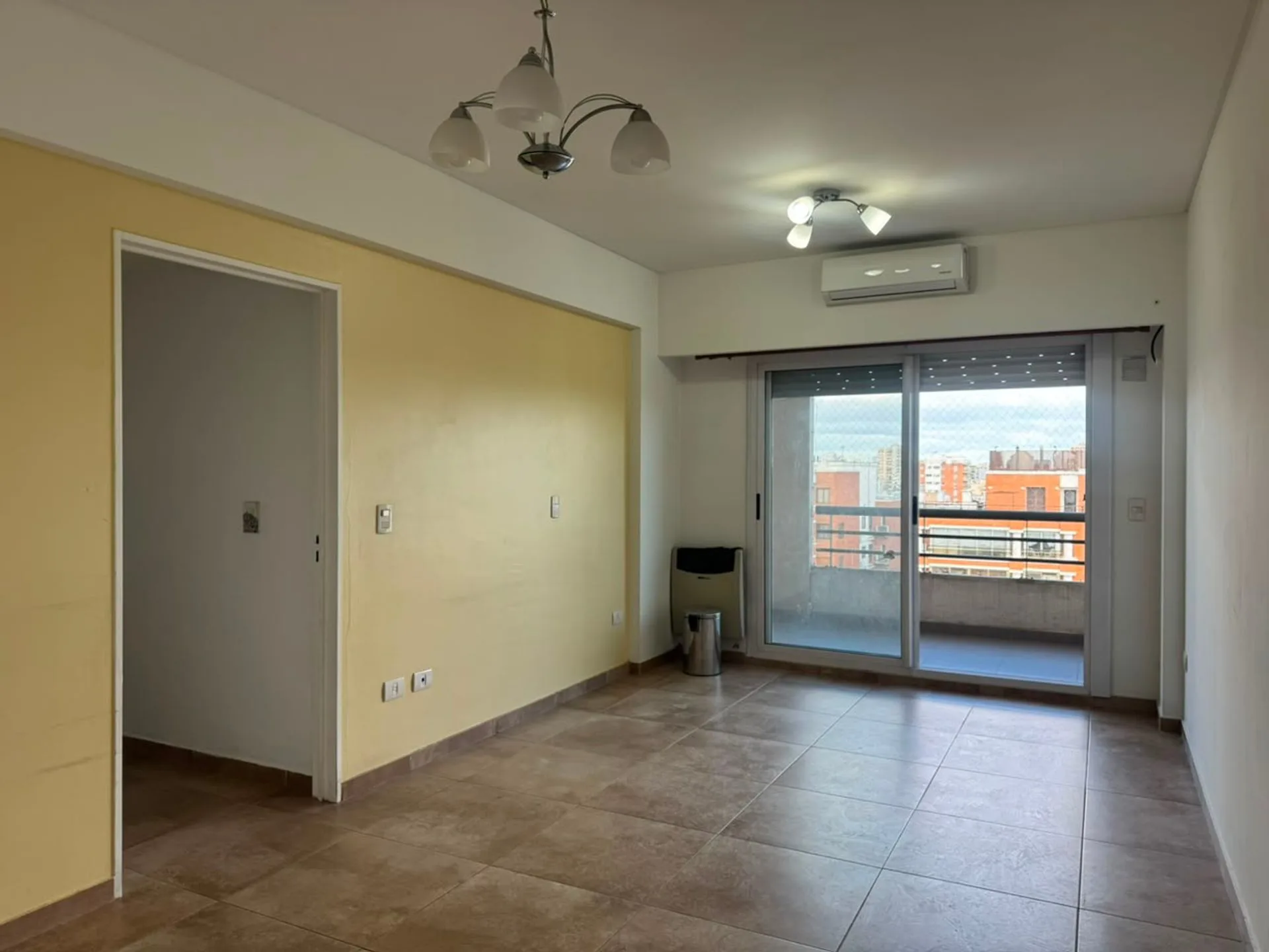 DEPTO 4 AMBIENTES PISO ALTO 2 COCHERAS EXCELENTE
