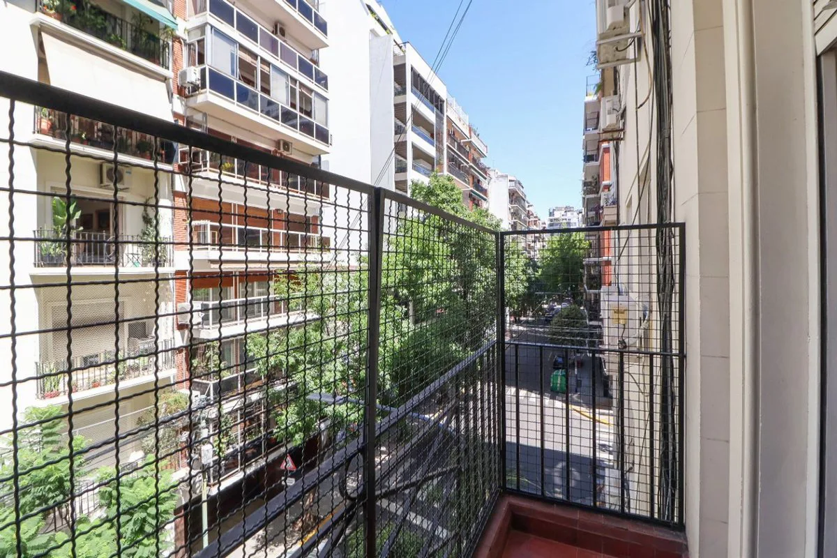 VENTA 3 AMBIENTES RECOLETA CON BALCON LUZ Y SOL foto 3
