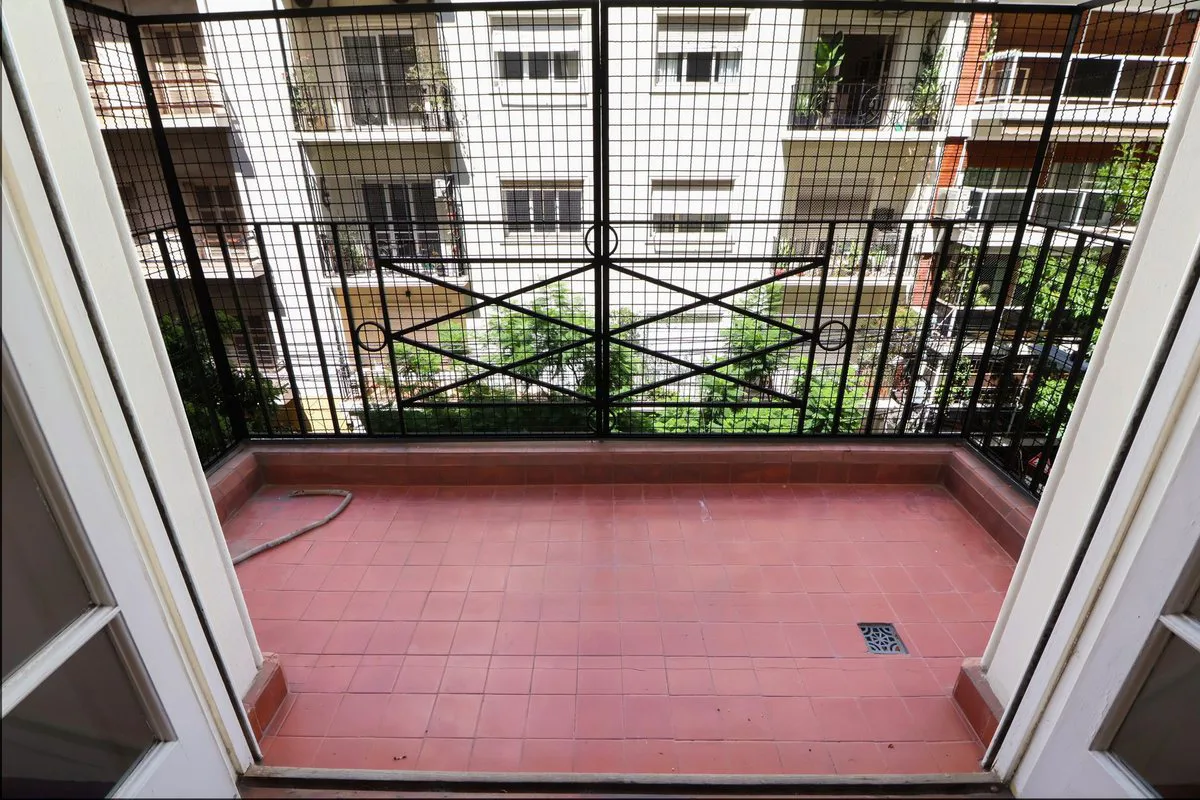 VENTA 3 AMBIENTES RECOLETA CON BALCON LUZ Y SOL foto 4