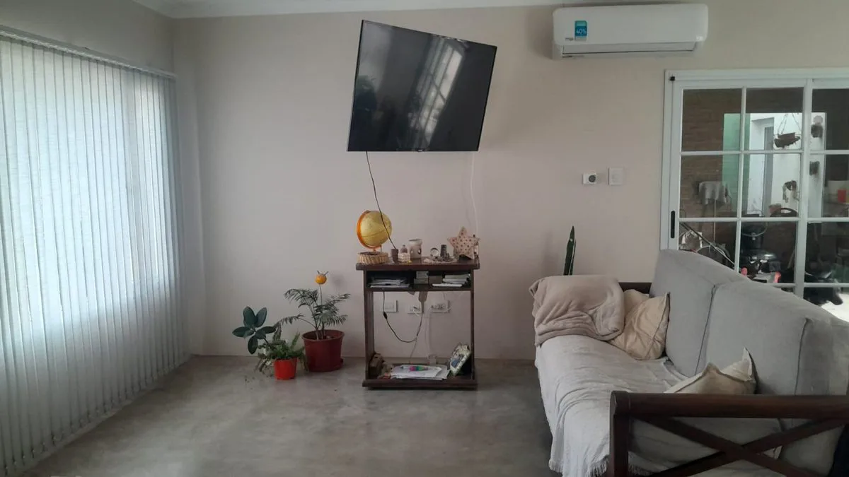 CASA EN VENTA CON PILETA VILLA MARÍA-APTA CREDITO foto 4