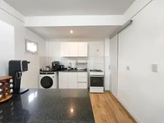 Venta de Semipiso de 3 Ambientes con Balcon y Cochera en Boedo foto 2