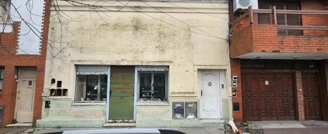 VENTA DE CASA CON LOCAL AL FRENTE EN SARANDI PARTIDO DE AVELLANEDA