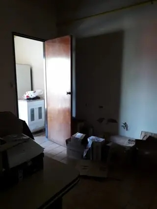 LOCAL EN VTA 60 M2 CON DIVISORES TIPO CASA.- FRENTE.- CASEROS.- EXCELENTE UBICACIÓN.- foto 2