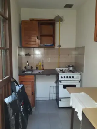 LOCAL EN VTA 60 M2 CON DIVISORES TIPO CASA.- FRENTE.- CASEROS.- EXCELENTE UBICACIÓN.- foto 3