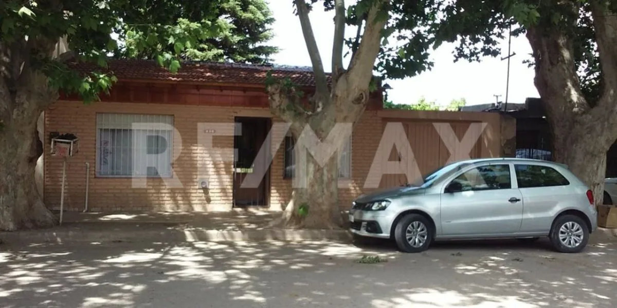 Venta Casa con Departamento Cinco Saltos foto 2