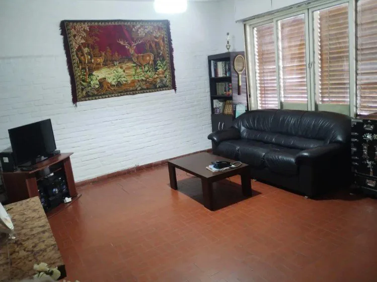 CASA 6 AMBIENTES CON PATIO Y TERRAZA Y LOTE PROPIO foto 4