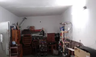 EXCELENTE CASA MULTIFAMILIAR ABAJO CASA DE 3 AMB. CON LOCAL ,ARRIBA 2 DPTOS.3 AMB. Se escuchan ofertas foto 4