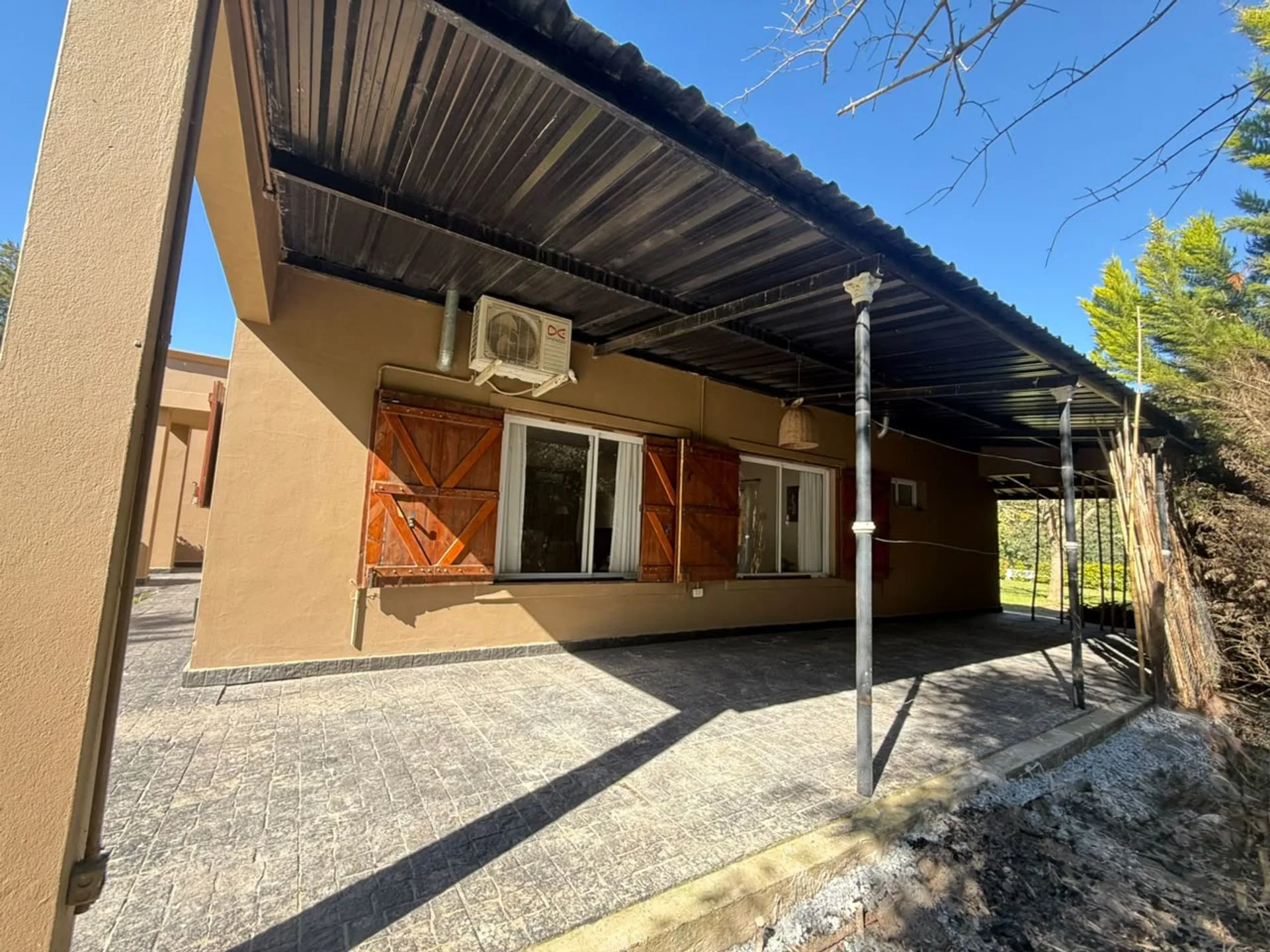 CASA EN VENTA DE 4 AMBIENTES EN NAVARRO LA OLIVIA foto 3