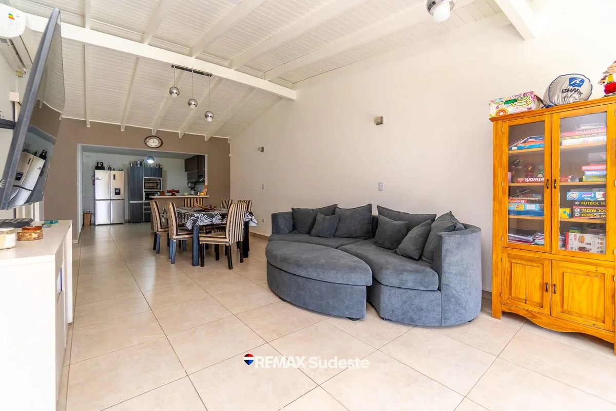 VENTA CASA 2 DORM. y PILETA TTE. FARIAS 1600 foto 3