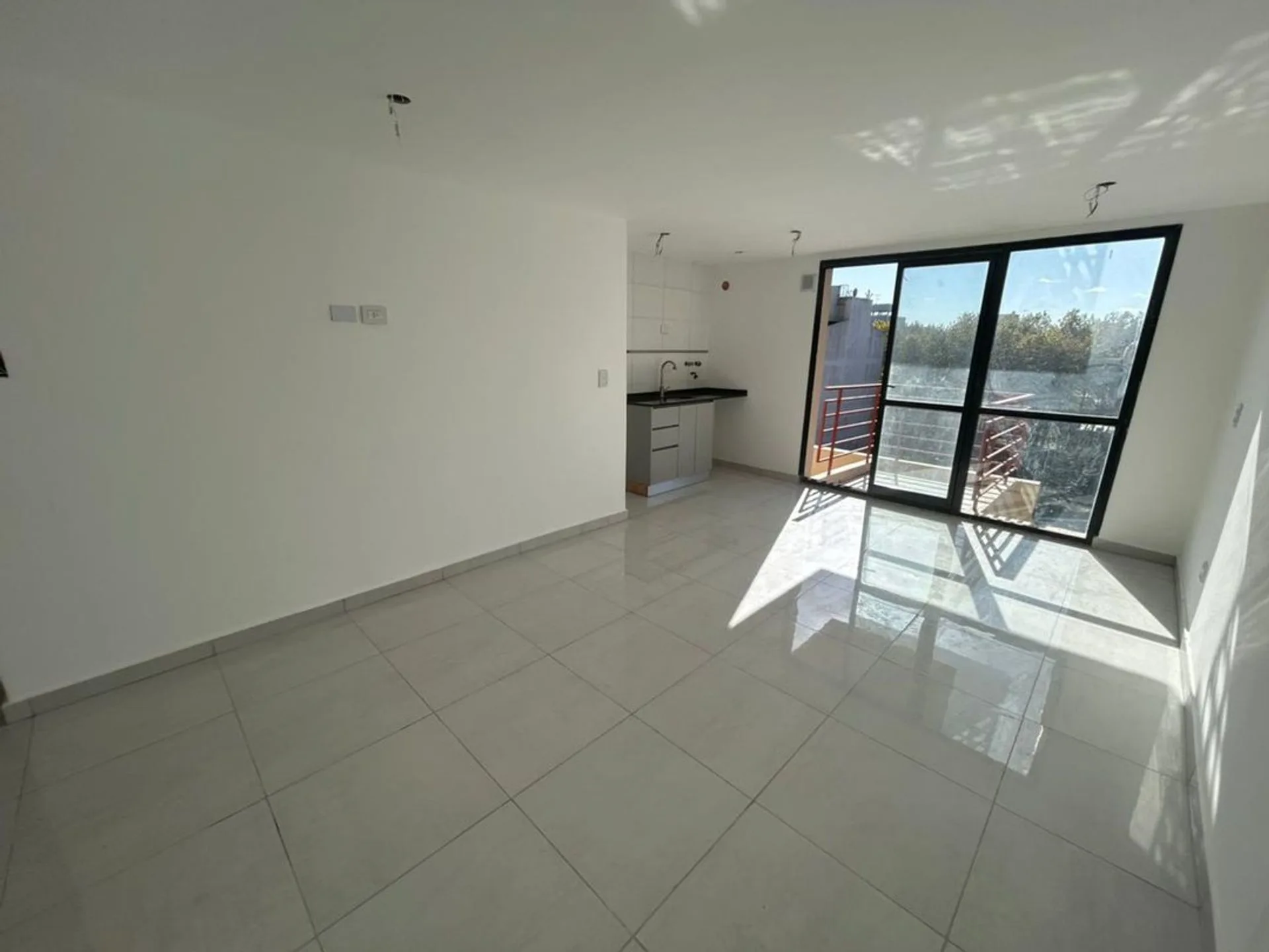 VENTA MONOAMBIENTE LA PERLA A ESTRENAR COCHERA foto 3