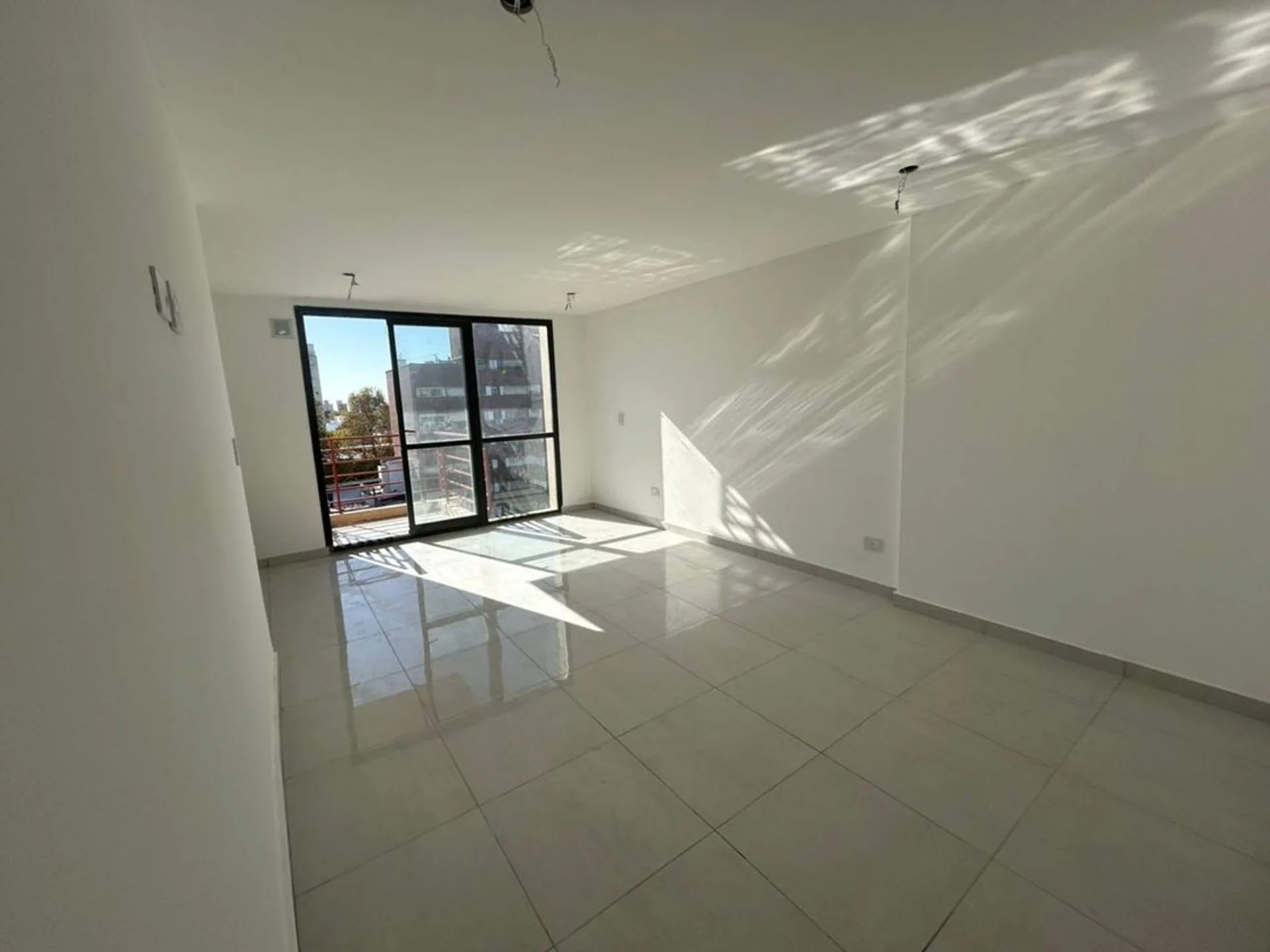 VENTA MONOAMBIENTE LA PERLA A ESTRENAR COCHERA foto 4