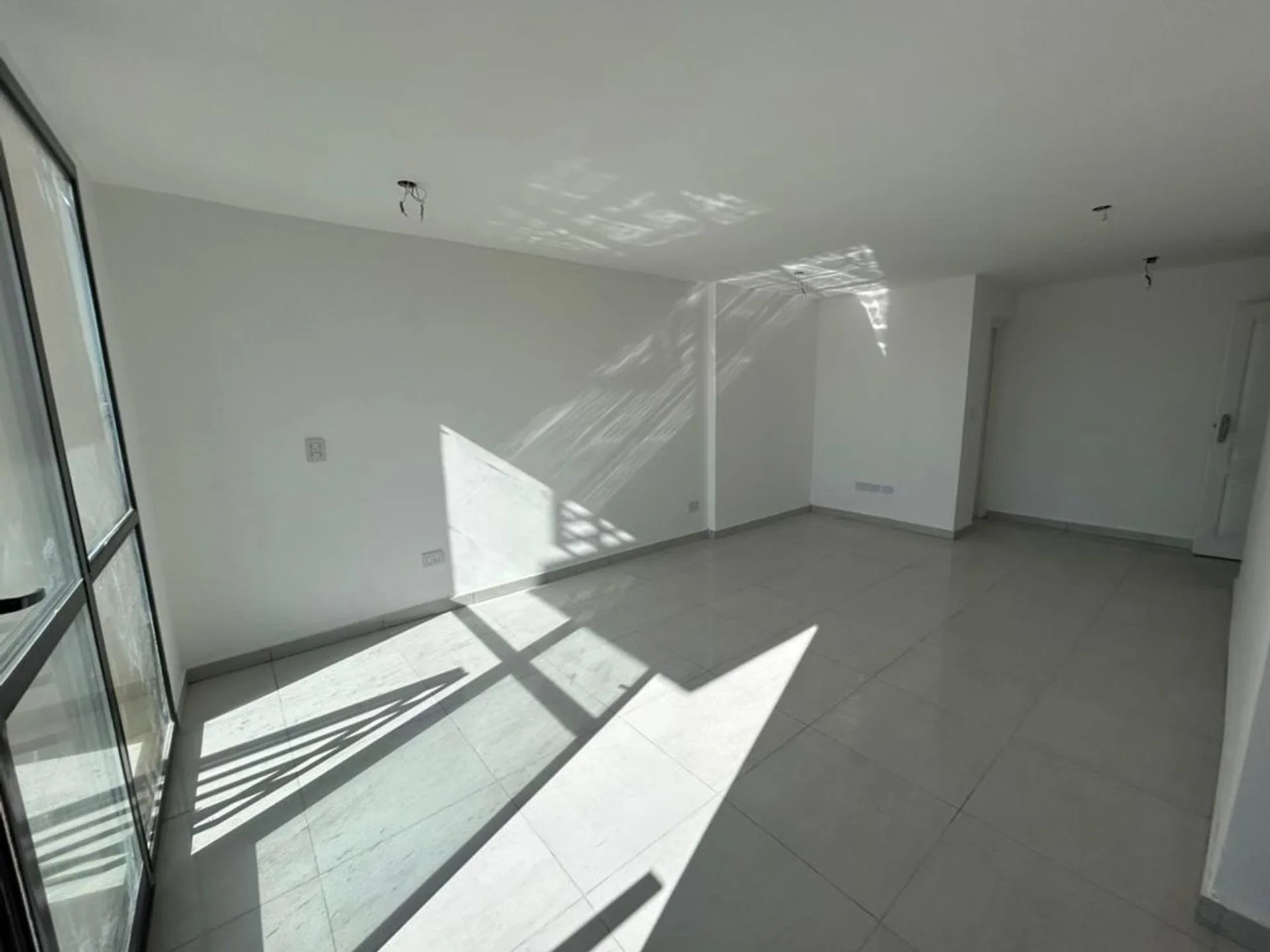 VENTA MONOAMBIENTE LA PERLA A ESTRENAR COCHERA foto 5