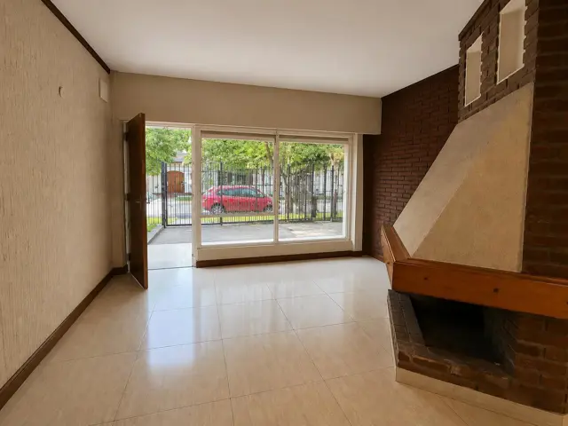 CASA EN VENTA 4AMB CASTELAR NORTE