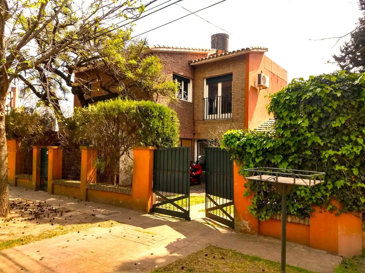 VENTA CASA FISHERTON 3 DORMITORIOS Y COMODINES