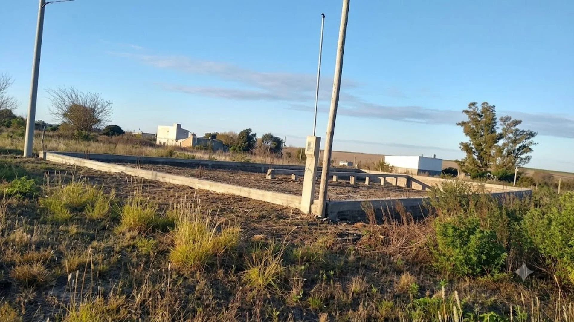 Terreno 450m2 con cimientos p/galpón, A. Brasilera foto 4